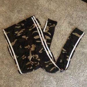 Women’s camo leggings